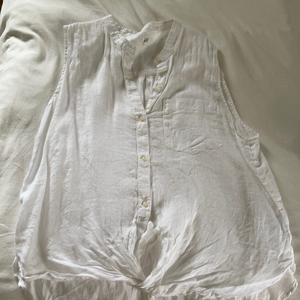 White linen Gap shirt